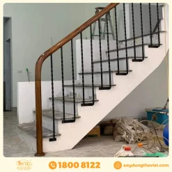 Cầu thang sắt tay vịn gỗ CTSTVG6