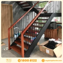 Cầu thang sắt tay vịn gỗ CTSTVG6