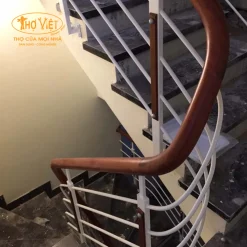 Cầu thang sắt tay vịn gỗ ctstvg8