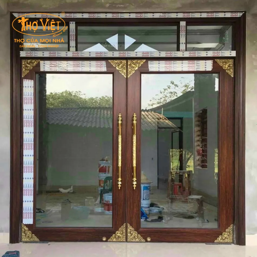 Cửa kính cường lực khung gỗ CKCLKG1