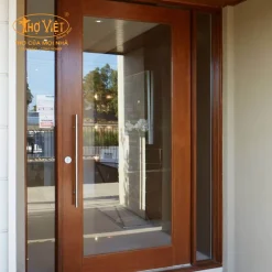 Cửa kính cường lực khung gỗ CKCLKG4