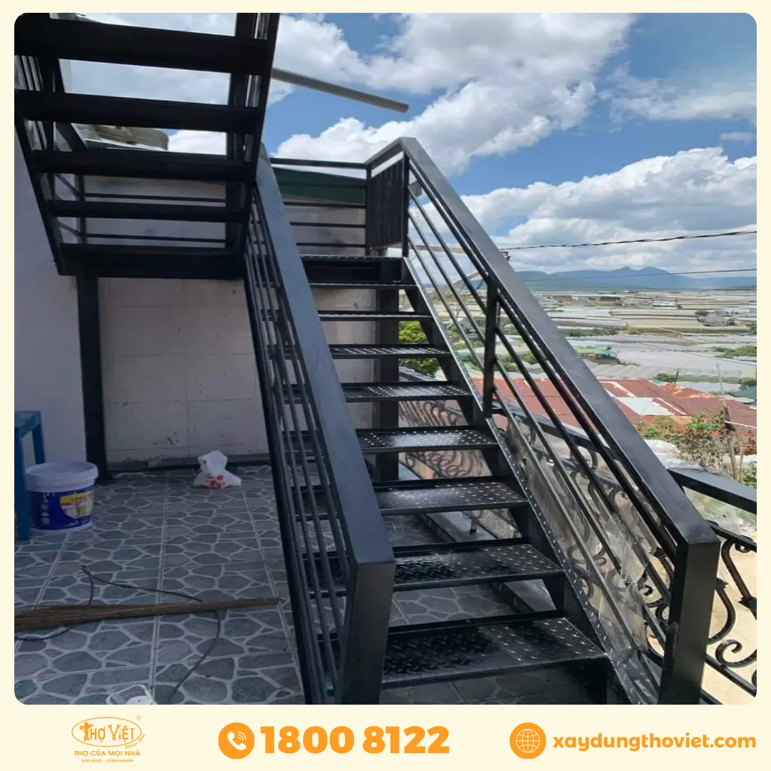Lợi ích khi sử dụng cầu thang sắt gác lửng