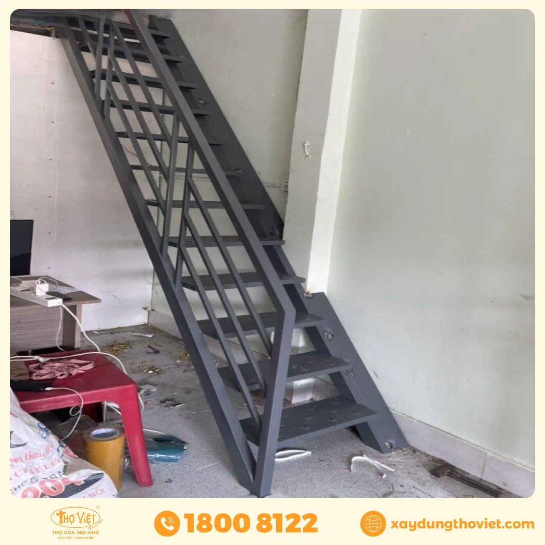 Tại sao, nên chọn xây dựng Thợ Việt thi công cầu thang sắt gác lửng?
