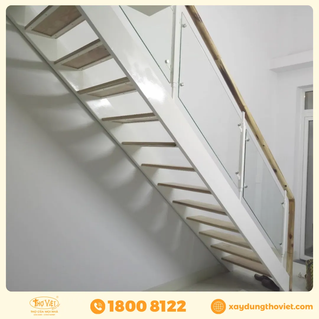 Cầu thang sắt ốp gỗ là gì?