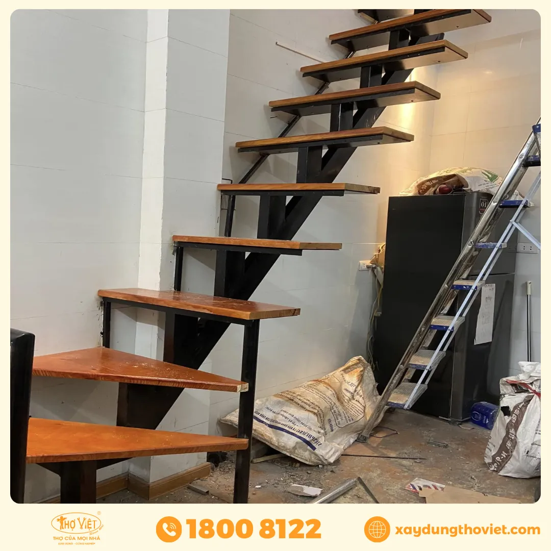 Cầu thang sắt xương cá là gì?