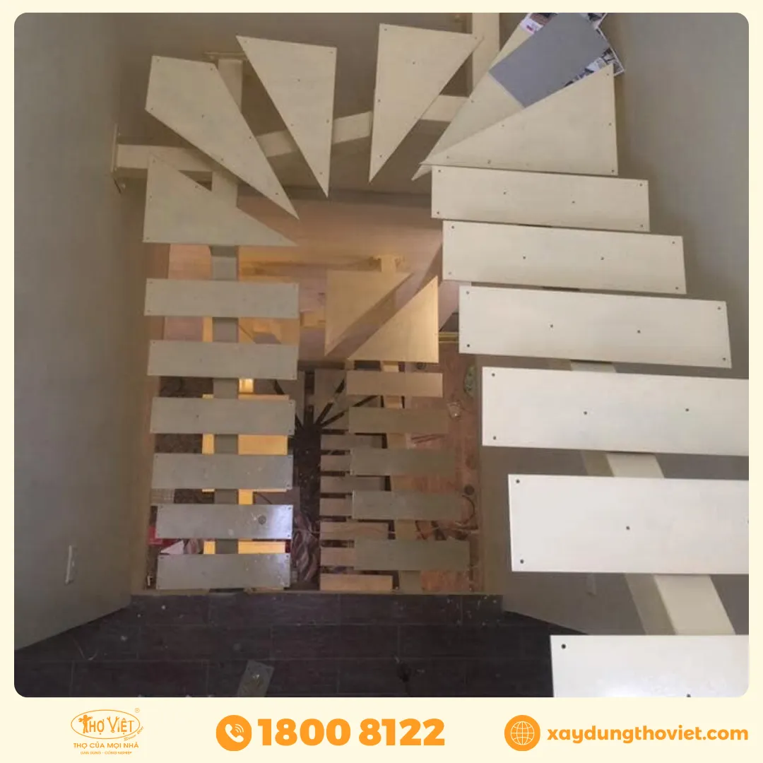 Tại sao, nên chọn xây dựng Thợ Việt thi công cầu thang sắt xương cá?