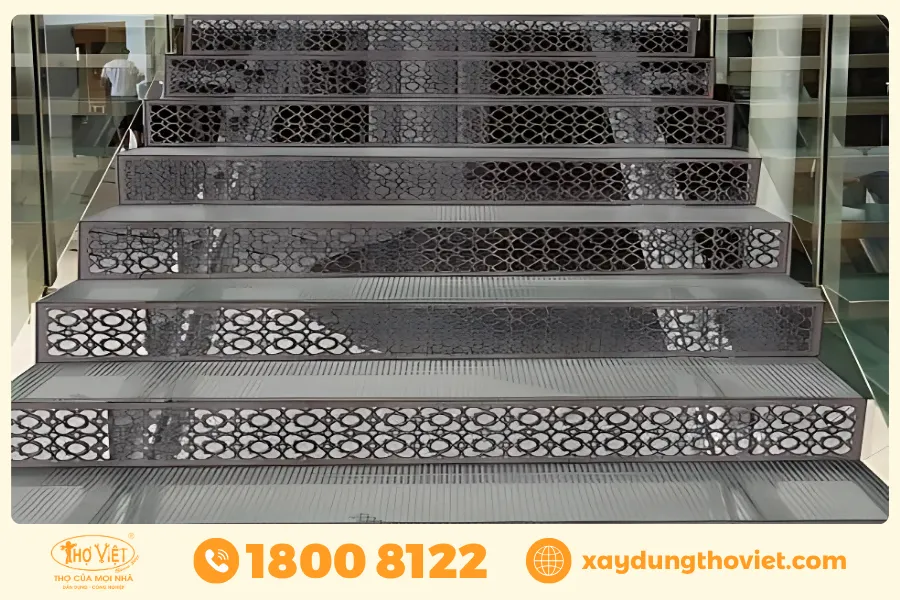 Văn bản bậc thang sắt CNC