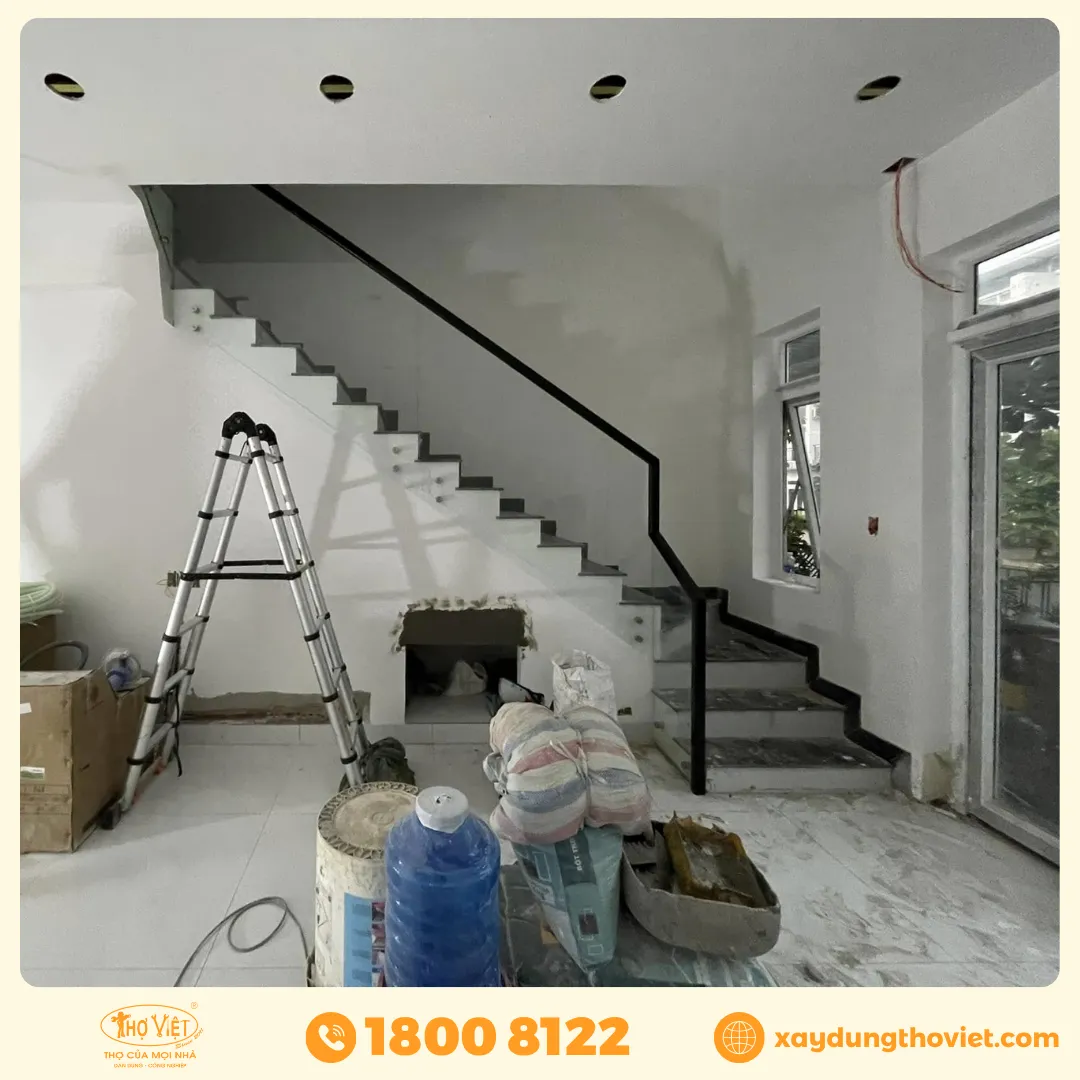 Mẫu cầu thang kính gác lửng 18
