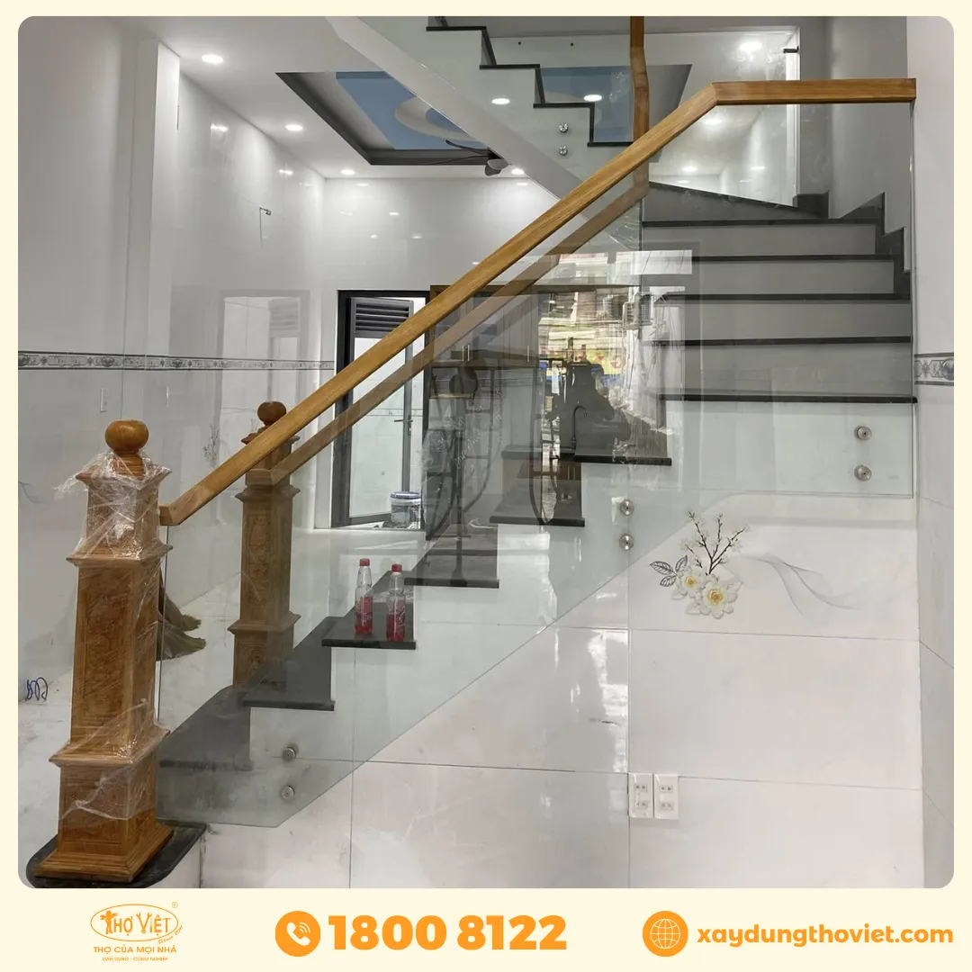 Mẫu cầu thang kính gác lửng 22