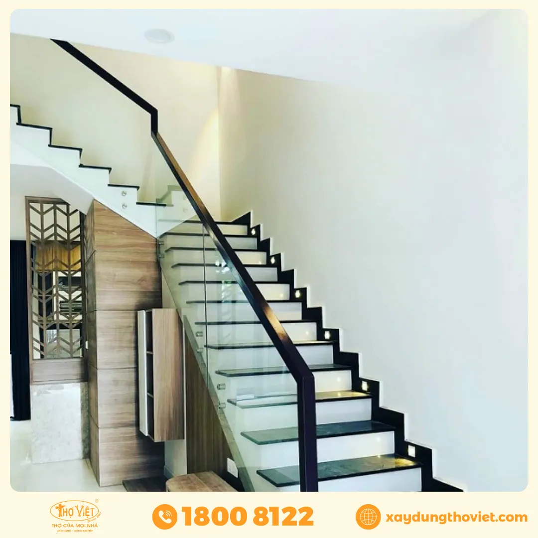 Mẫu cầu thang kính tay nhựa 5