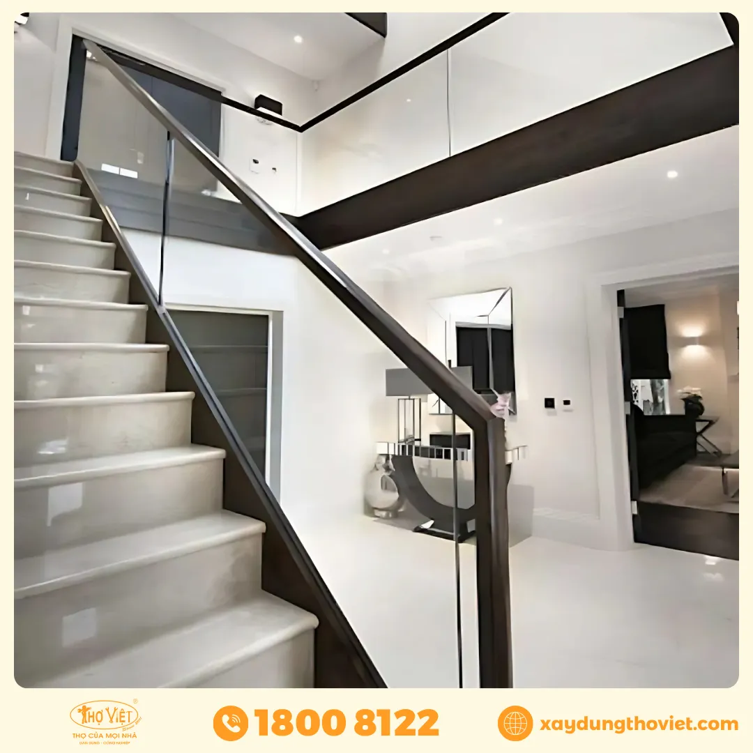 Cầu thang kính tay nhựa là gì?