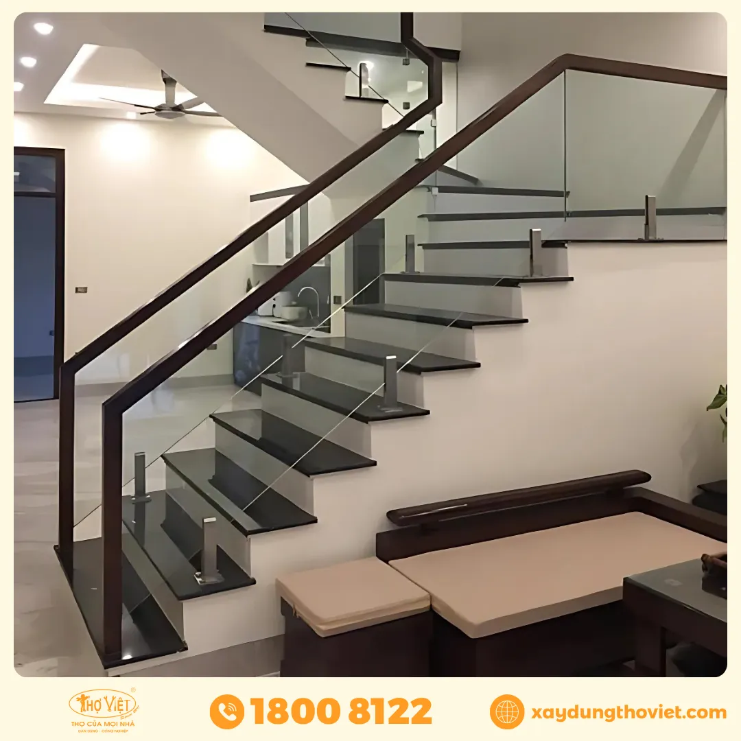 Mẫu cầu thang kính tay nhựa 1