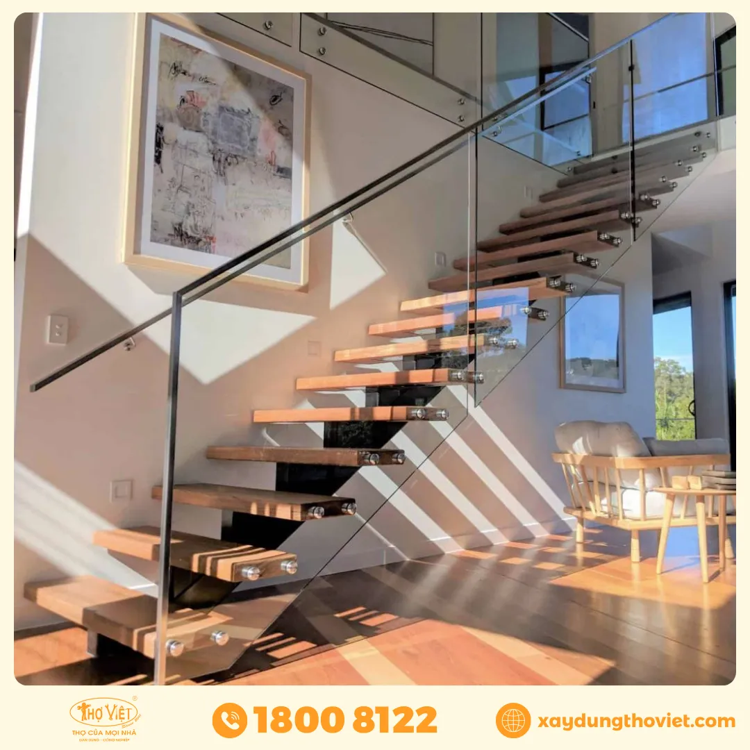 Mẫu cầu thang kính tay vịn inox 6