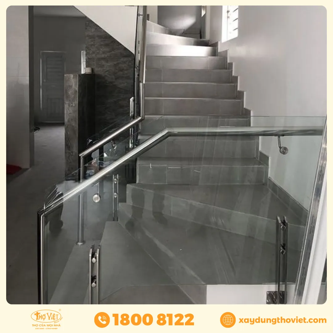 Cấu tạo cầu thang kính tay vịn inox