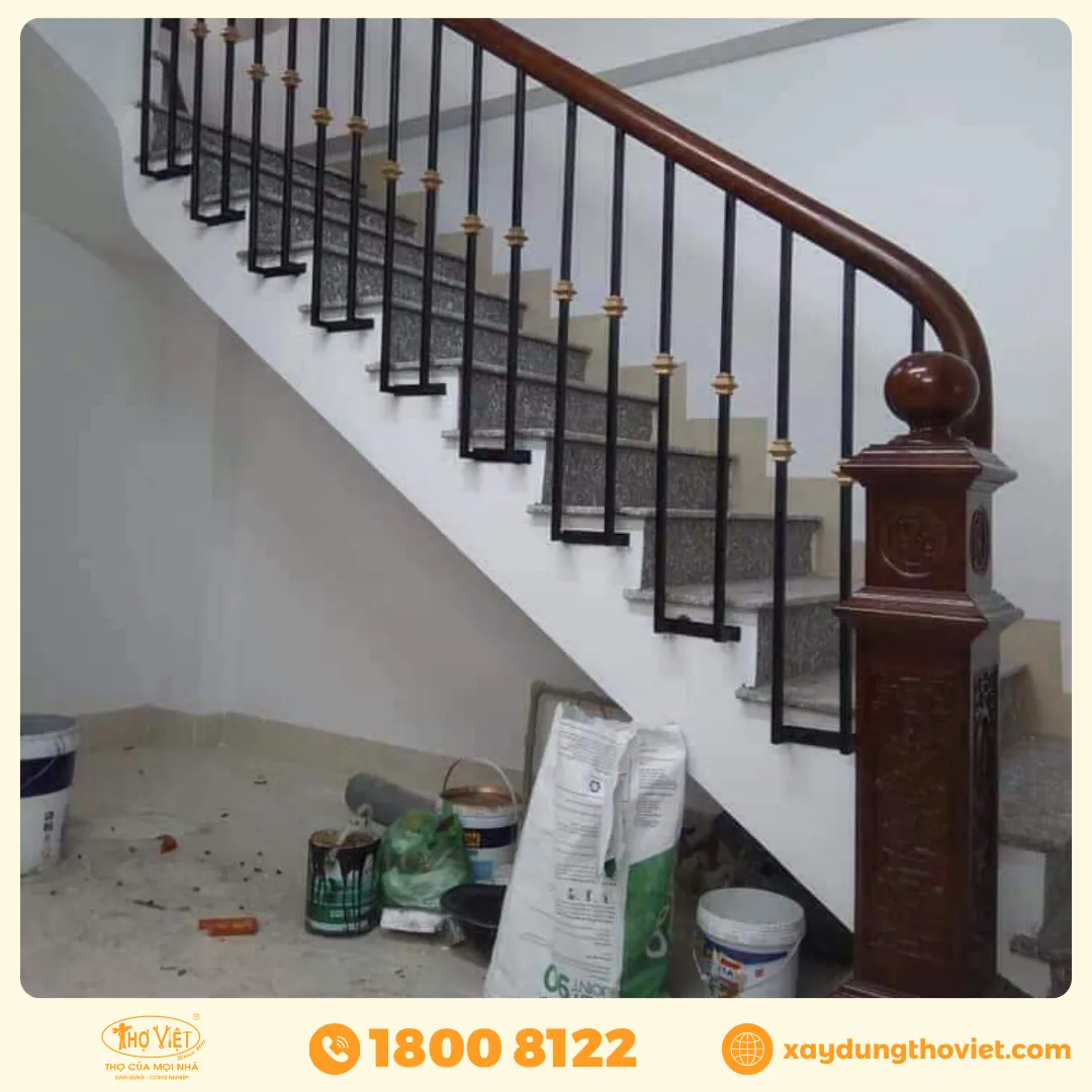 Mẫu cầu thang sắt ốp đá 09