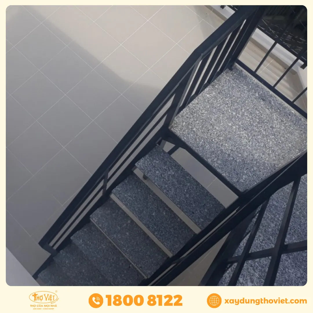 Giới thiệu dịch vụ thi công cầu thang sắt ốp đá