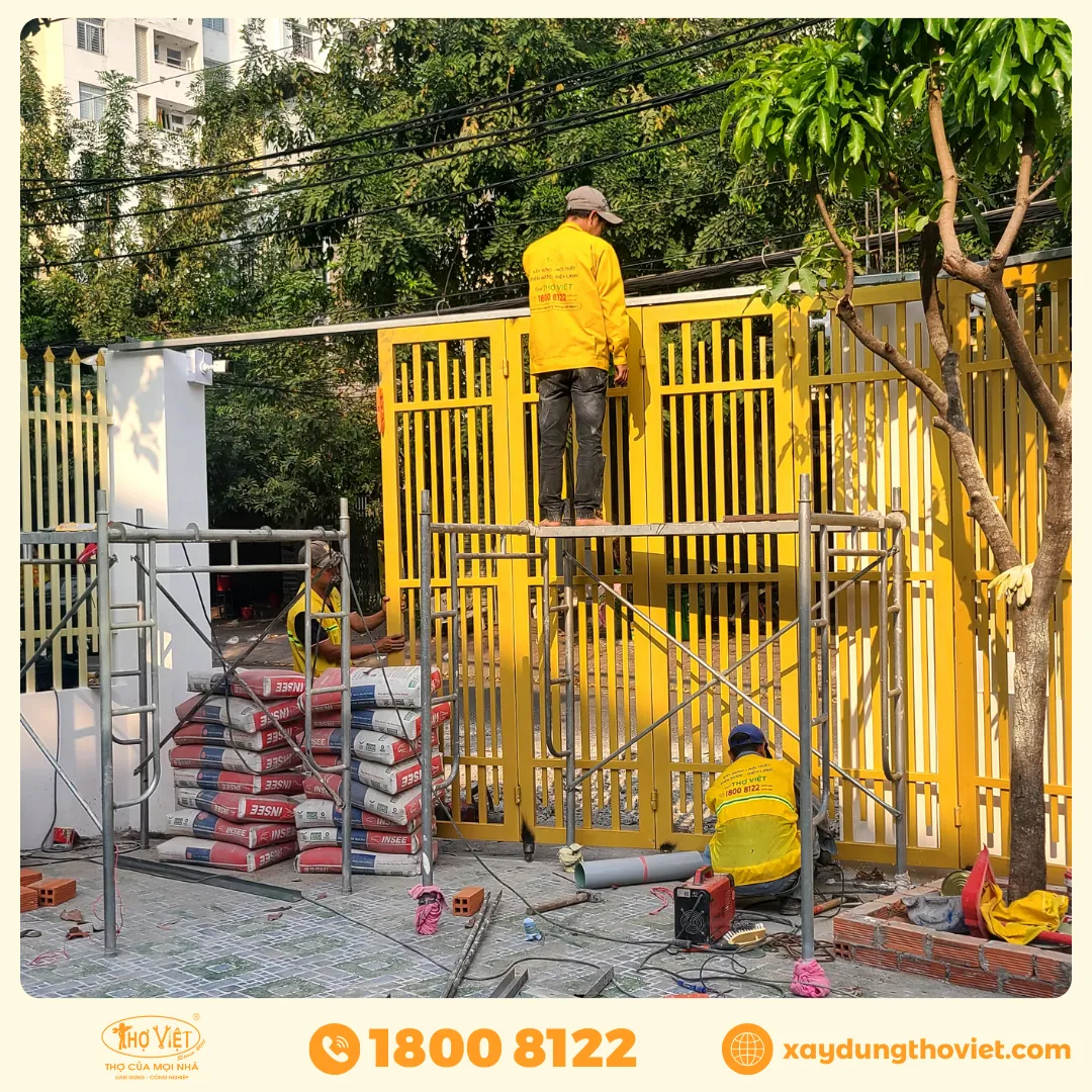 Vì sao nên chọn dịch vụ sửa cửa sắt tại Cơ Khí Thợ Việt?