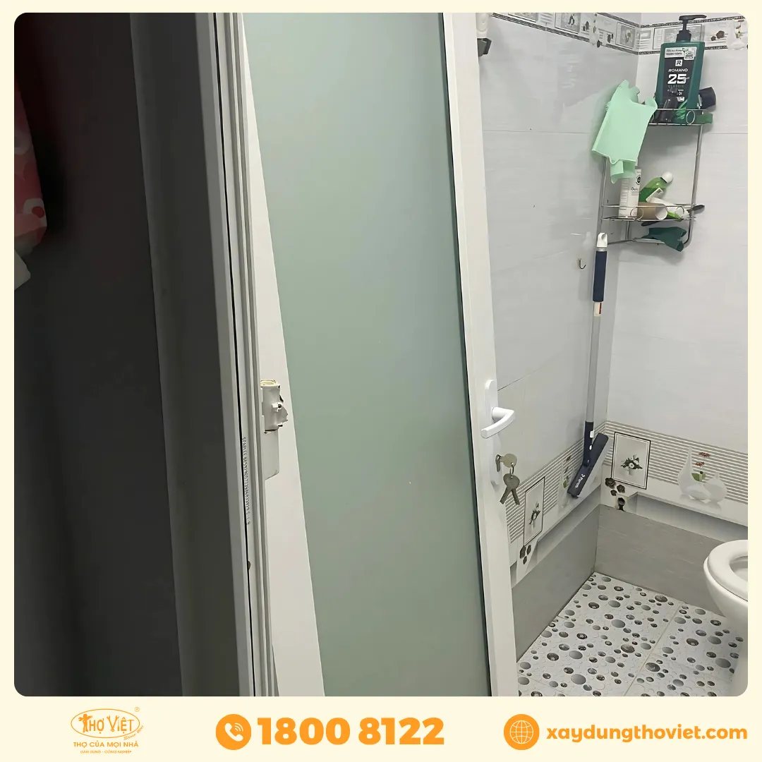 Cửa sắt gỉ sét, bung mối hàn hoặc hư khóa