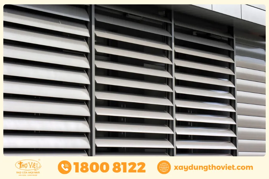 Cửa sổ chớp sắt